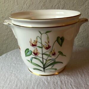 Minton: Meadow smooth pattern Cachepot- Bone China- Made in England- Gold Trim